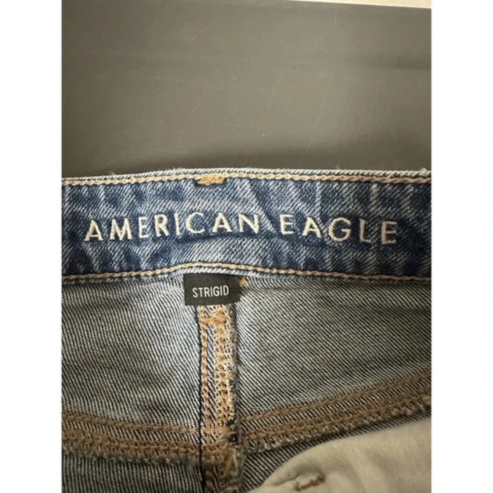 American Eagle Women's Mom Short Denim‎ Double Button Shorts - Size 8 Ripped